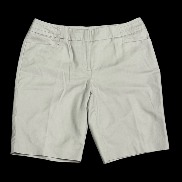 Women's Apt. 9 10 Medium Chino Khakis Khaki Bermuda Shorts Stretch Twill NWOT - Picture 3 of 9